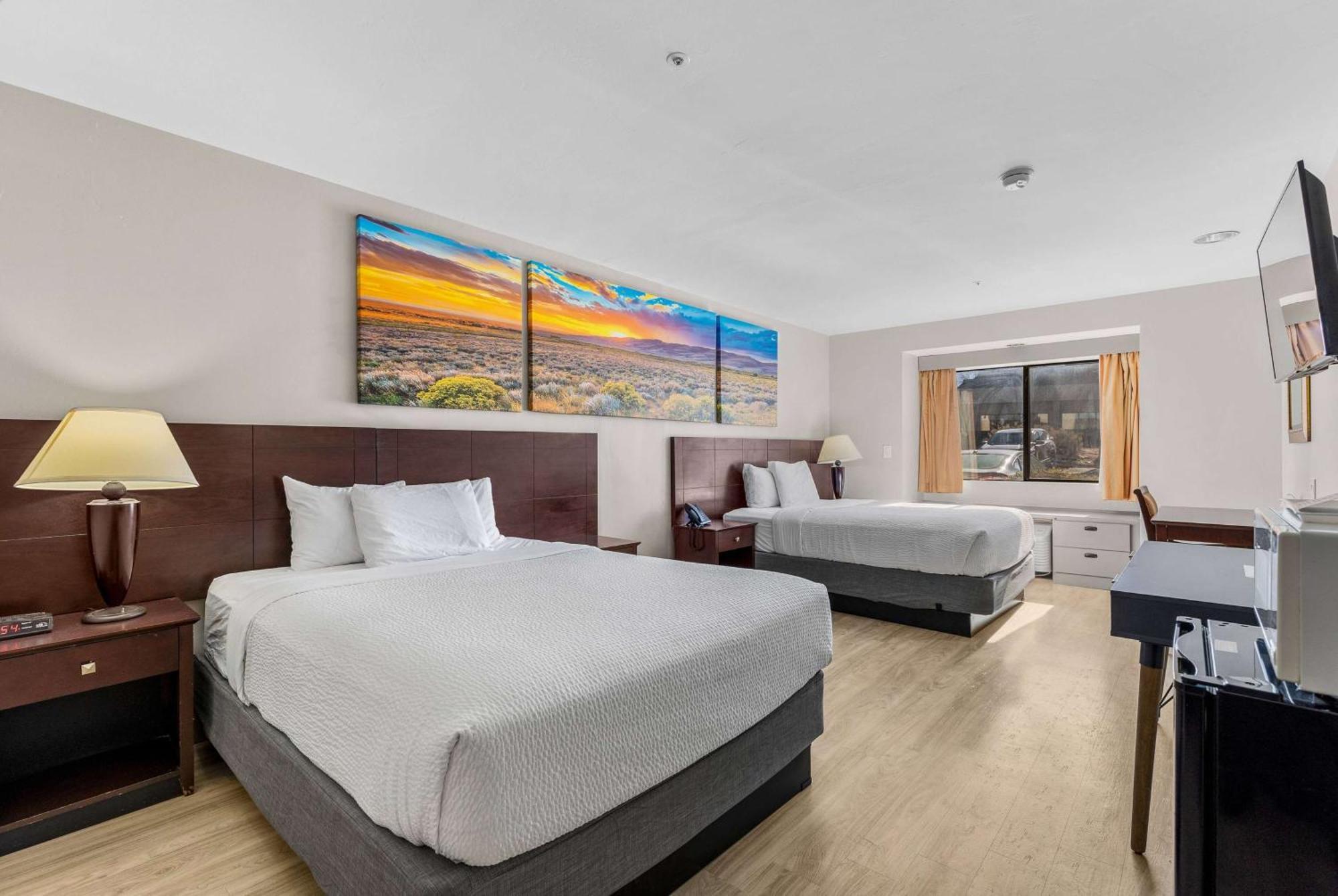 Days By Wyndham Camp Arizona Hotel 2*